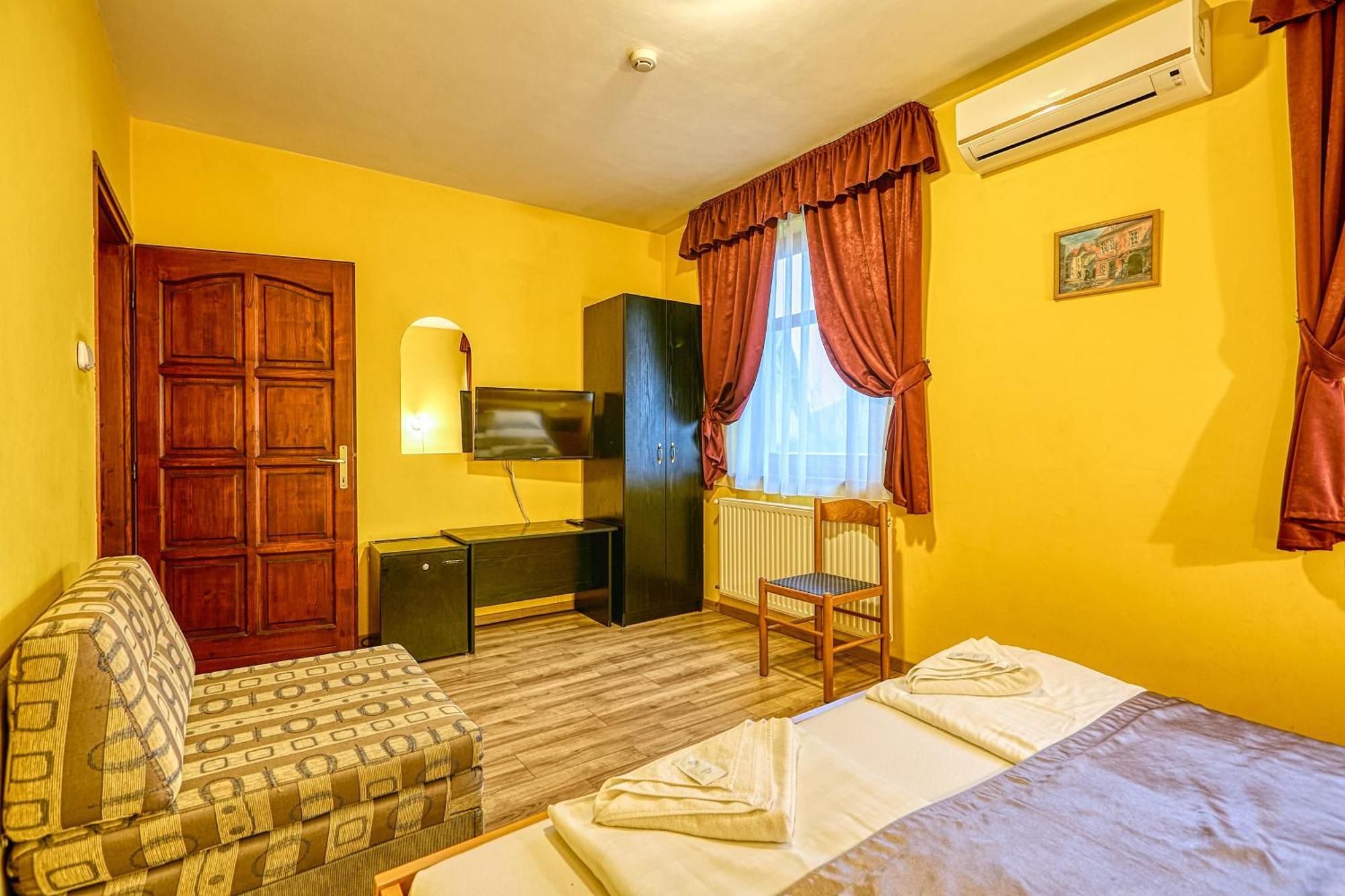 Pihenokereszt Panzio Bed & Breakfast Sopron Eksteriør bilde